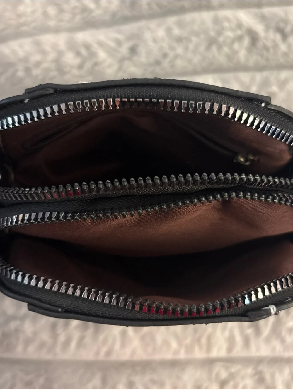 The Unbranded Brand sleek black